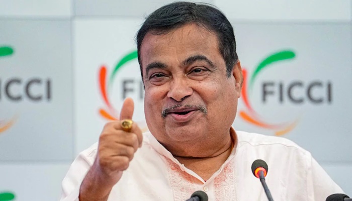 Nitin Gadkari on Indian Road |