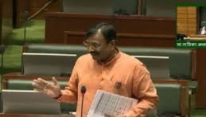 Mungantivara objects to the English proceedings paper in the Legislative Assembly