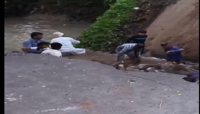 Bridge collapses in Gujarat