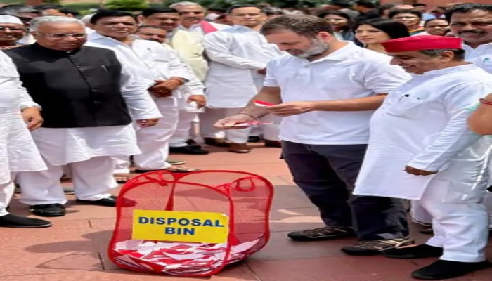 Commission alleges fraud in Karnataka Rahul Gandhi again makes serious allegations