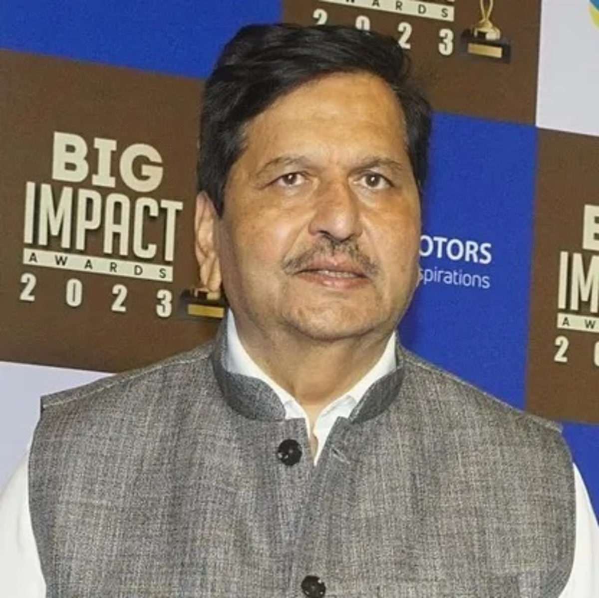 Serious allegations against Minister Mangal Prabhat Lodha File approved at Thane Collector's residence