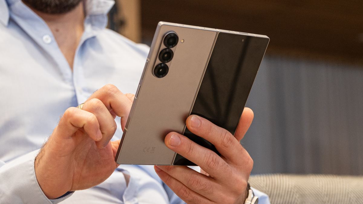 Samsung Foldable Smartphone offer