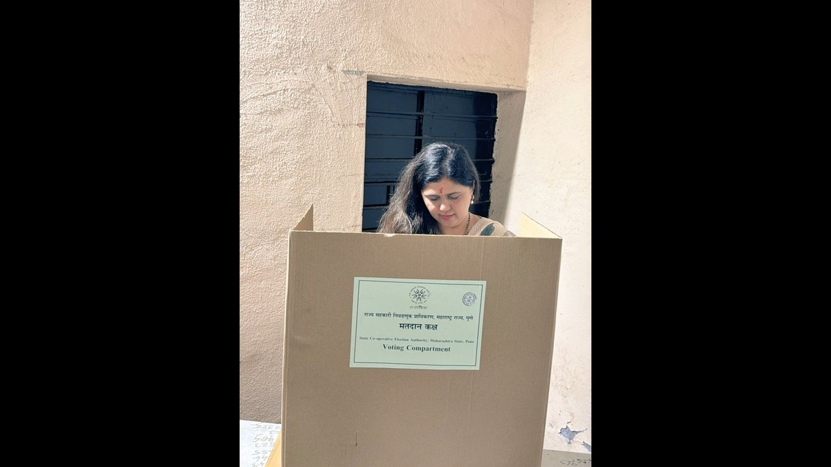 Vaijnath Bank elections Minister Pankaja Munde