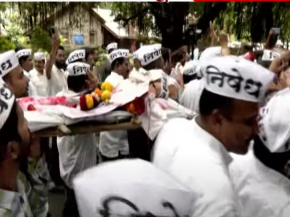 Symbolic Funeral Procession of the Government by Contractors in Nashik