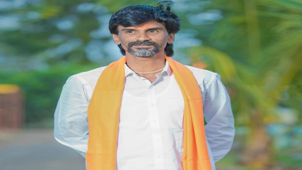 Manoj Jarange Slams Munde Siblings