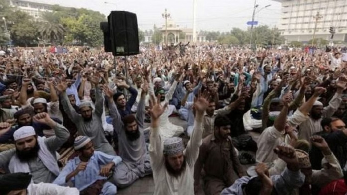 Pakistan Bans Terrorist Activities