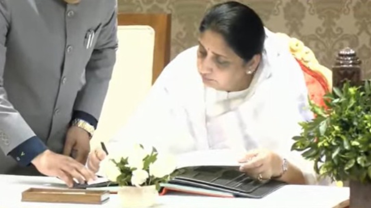 DCM Sunetra Pawar Oath