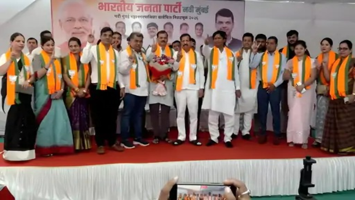 12 Suspended Congress Corporators Join BJP