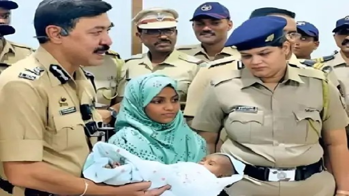 Mumbra Police Rescue Baby