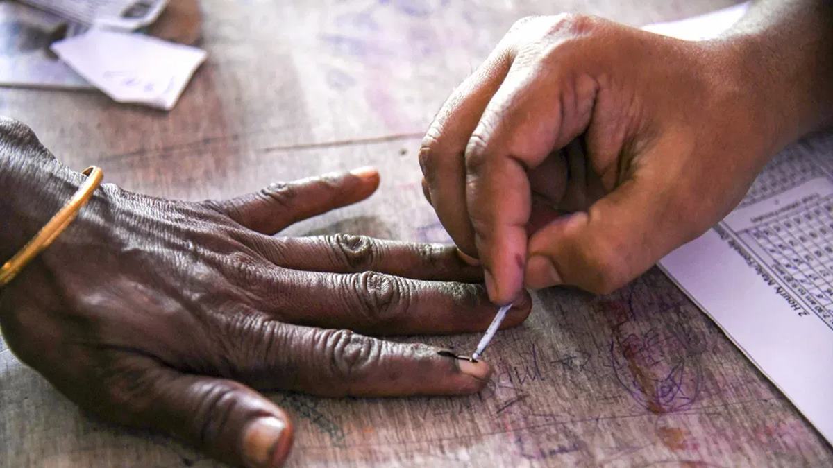 ZP Election Voting: ग्रामीण महाराष्ट्रात मतदानाचा उत्साह!