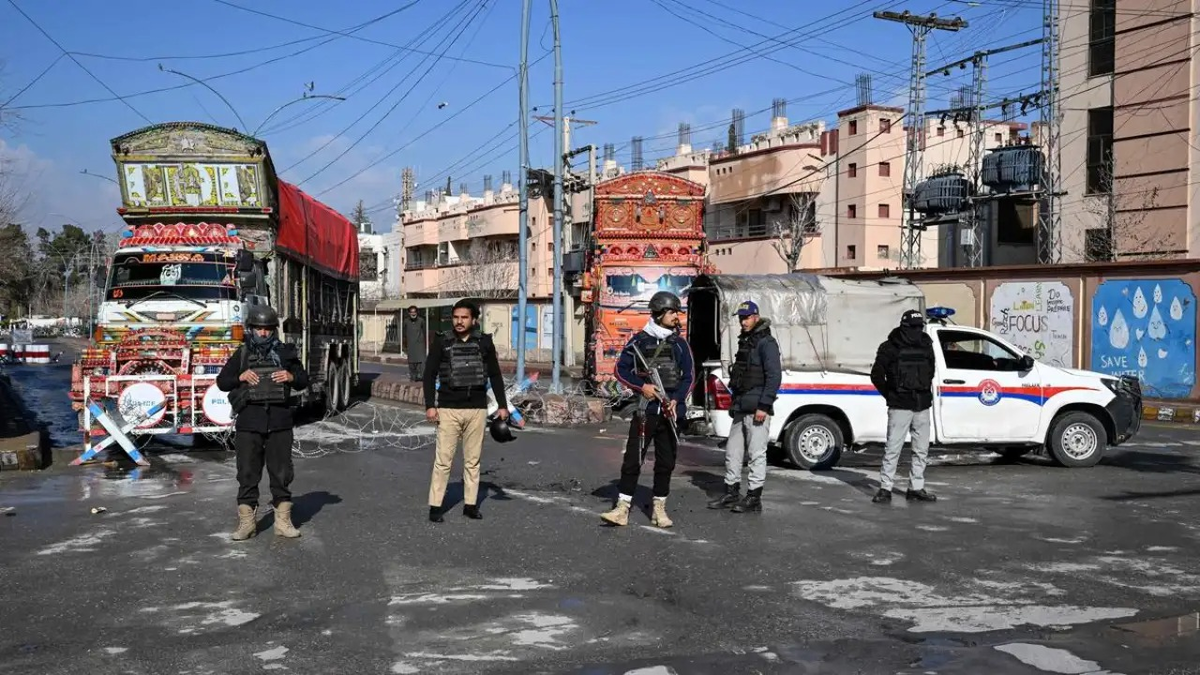 92 Killed in Pakistan