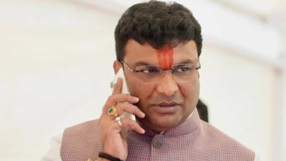 Vilas Bhumre Voting With child Controversy