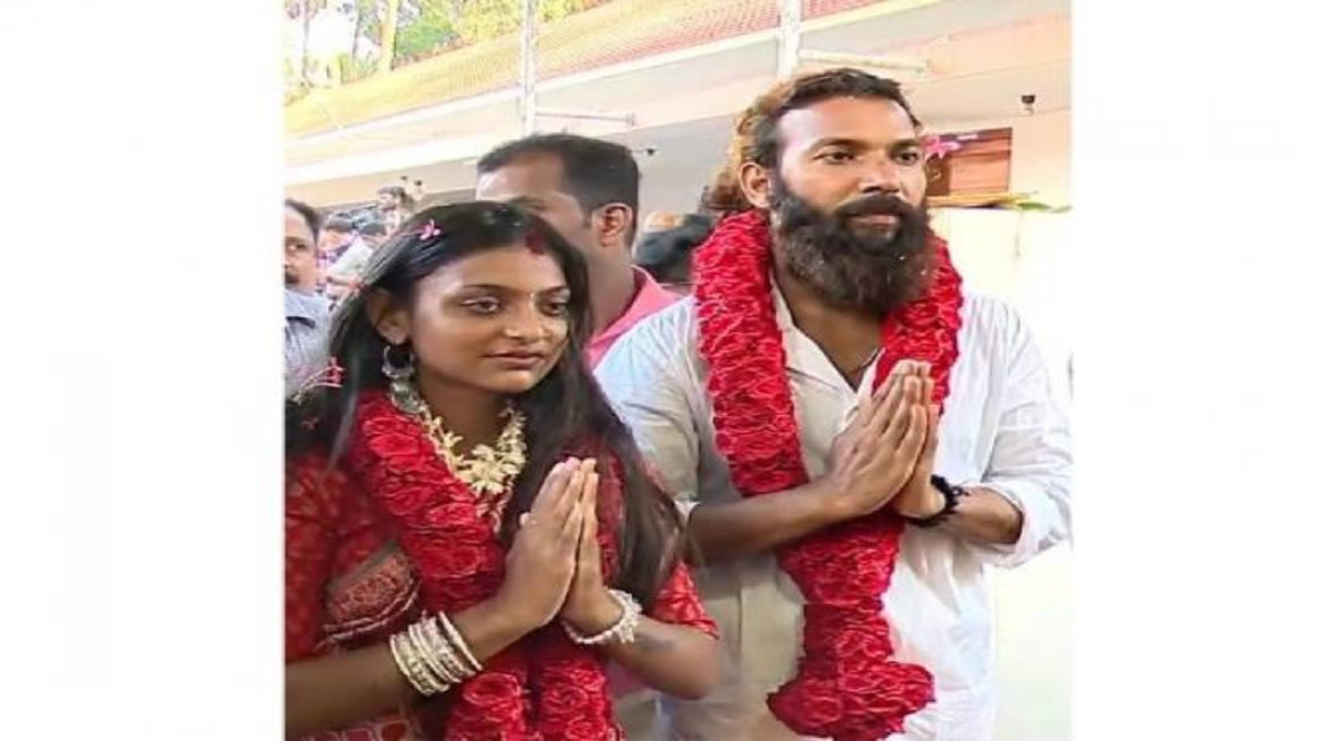 Kumbhmela Girl Monalisa Marriage
