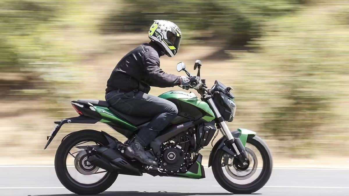 Bajaj Dominar 400 vs Royal Enfield Hunter 350