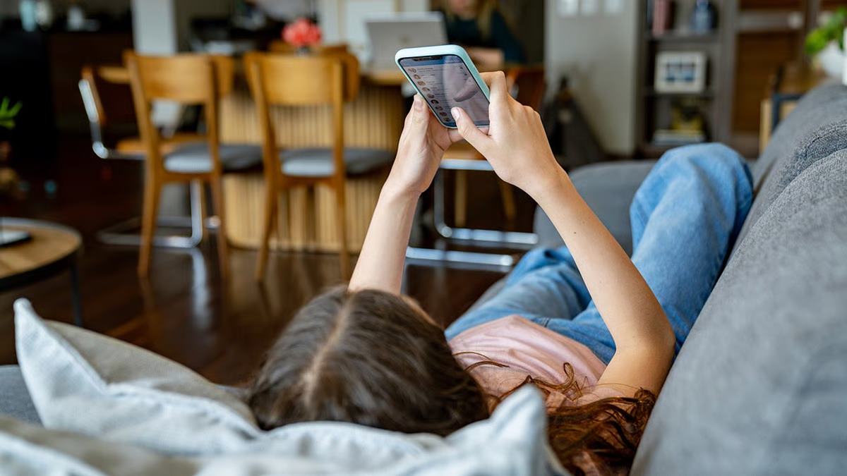 TV and Mobile Ban : मुलांच्या भविष्यासाठी महत्त्वाचा निर्णय! महाराष्ट्रातील 'या' जिल्ह्यात दररोज 2 तास टीव्ही आणि मोबाईल होणार बंद