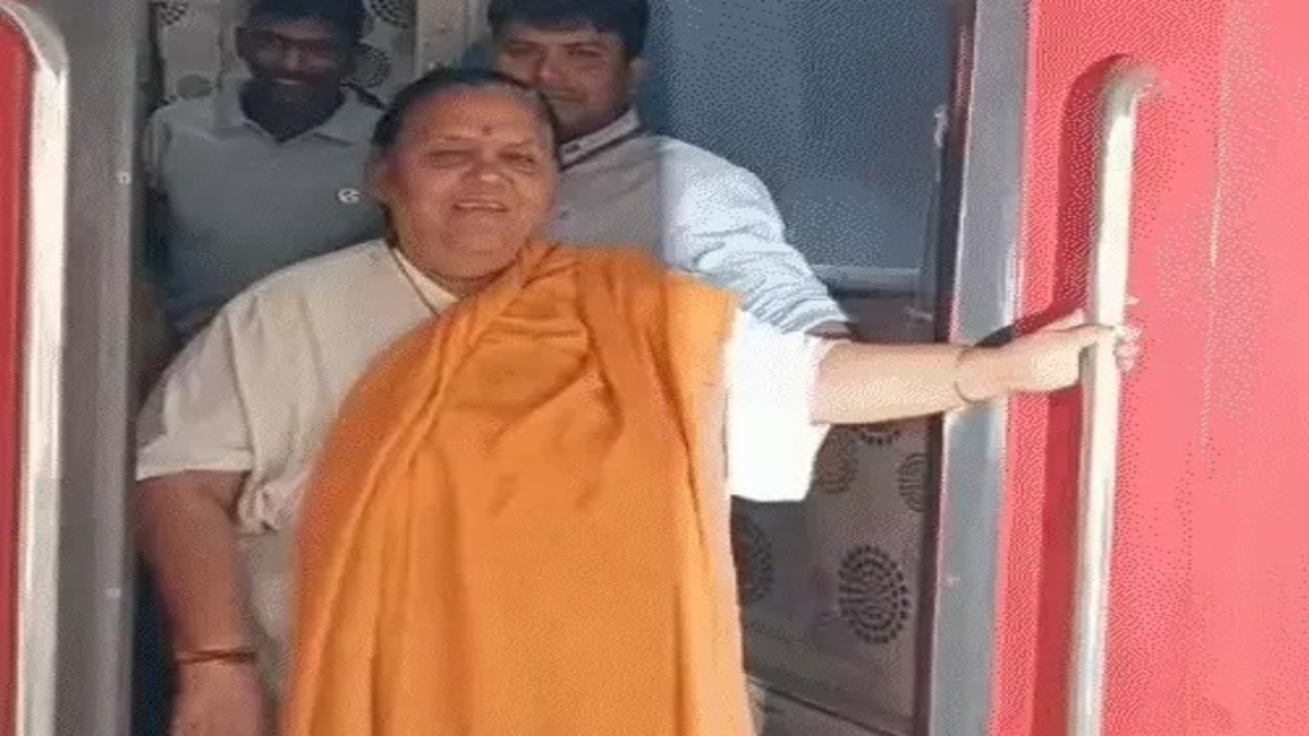 Uma Bharti Chain Pulling