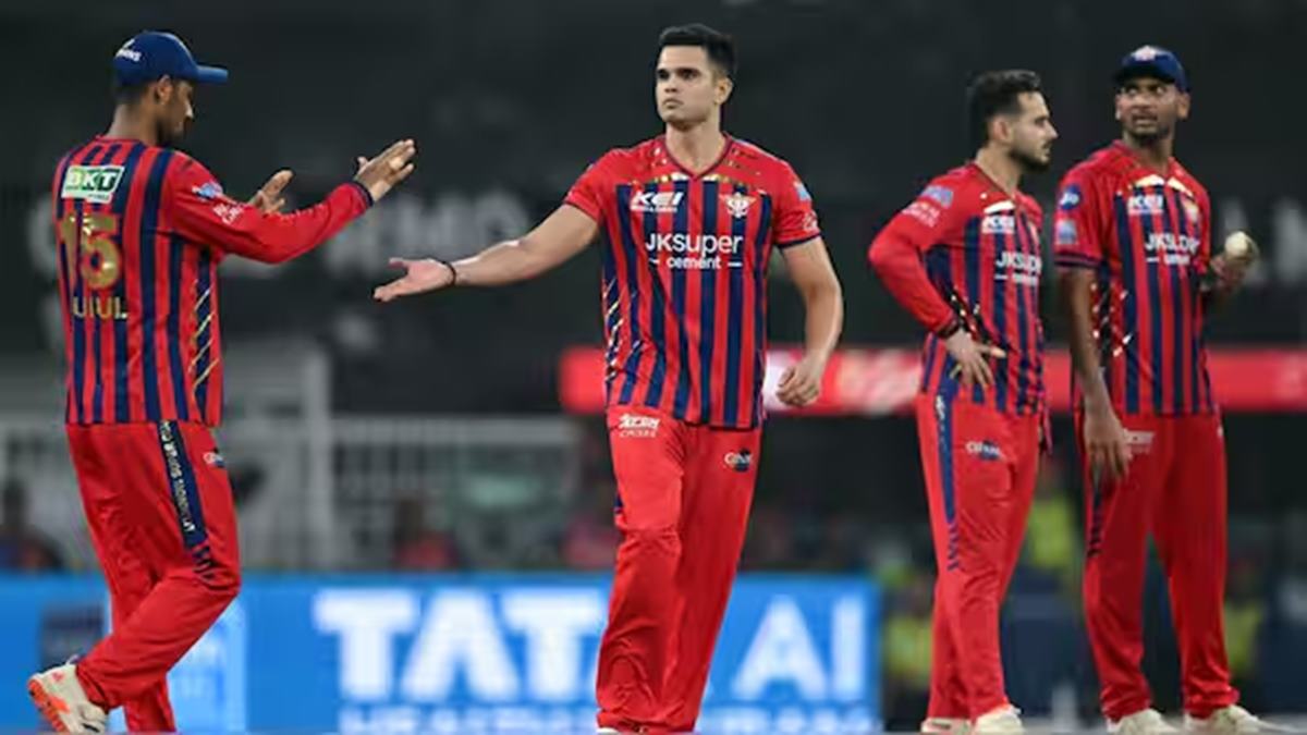 Arjun Tendulkar LSG Debut: अर्जुन तेंडुलकरचा लखनऊसाठी धमाकेदार डेब्यू! शानदार यॉर्करवर घेतला पहिला विकेट; सचिन तेंडुलकरची खास पोस्ट