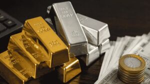 Gold Import Duty Hike : सोन्यावरील आयात शुल्कात 6 वरून थेट 15 टक्के; सर्वसामान्य खरेदीदारांवर काय परिणाम होणार? जाणून घ्या