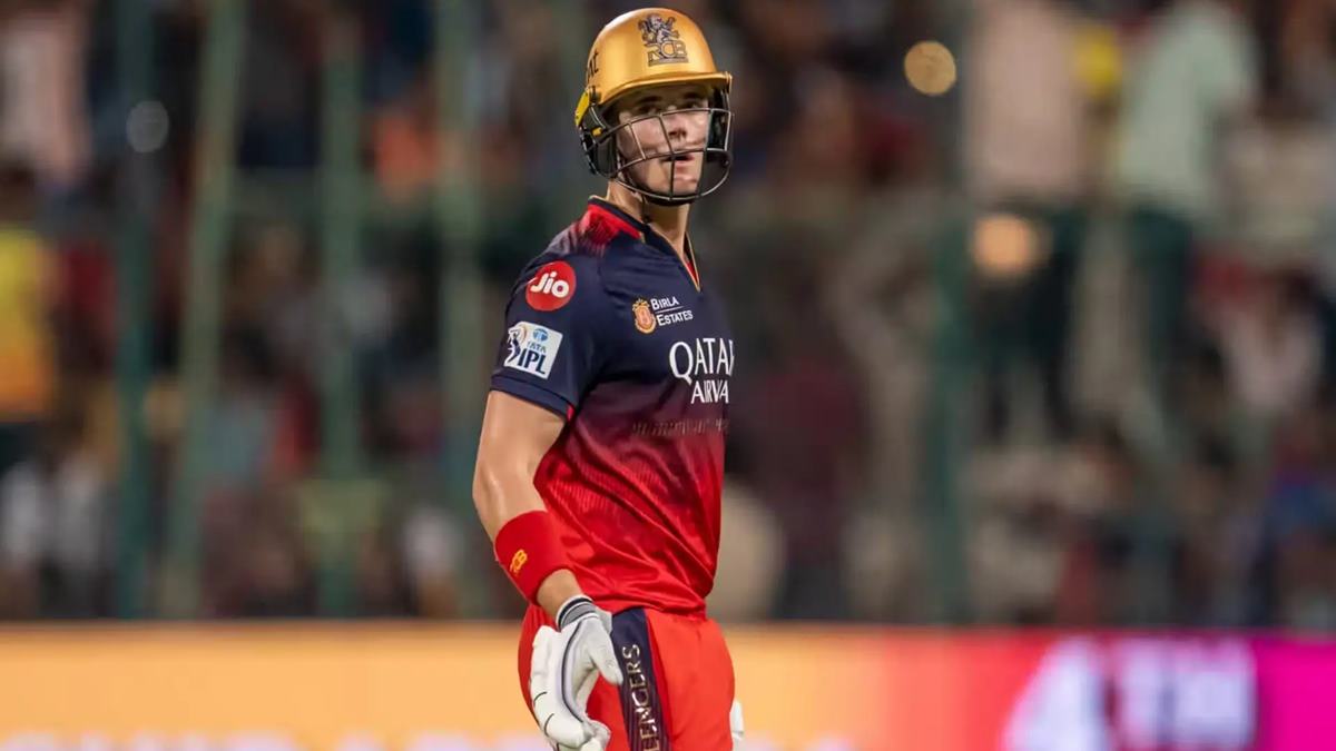 RCB Player Injured: प्ले-ऑफपूर्वी रॉयल चॅलेंजर्स बंगळुरू संघात मोठी खळबळ! स्टार खेळाडू दुखापतीमुळे मायदेशी परतला