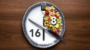 Intermittent Fasting: वजन कमी करण्यासाठी 'इंटरमिटेंट फास्टिंग' करताय? थांबा! 'या' लोकांनी चुकूनही उपाशी राहू नये