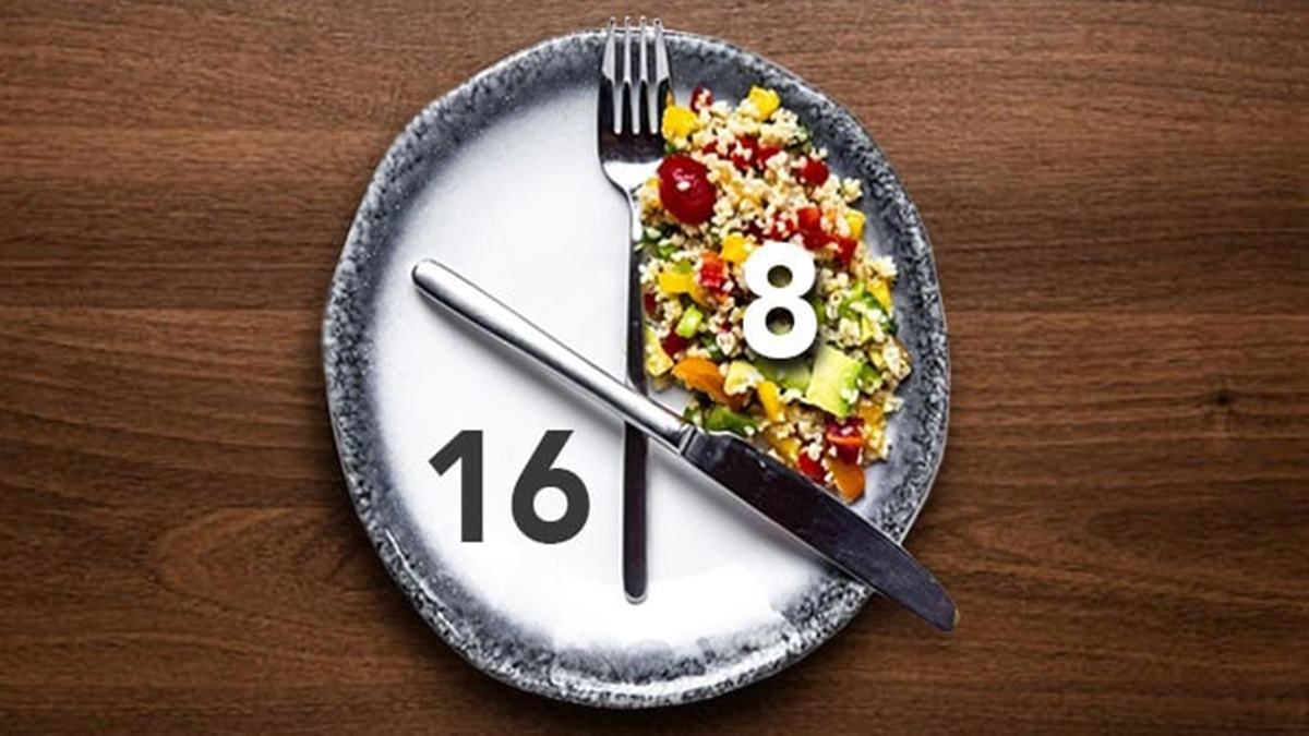 Intermittent Fasting: वजन कमी करण्यासाठी 'इंटरमिटेंट फास्टिंग' करताय? थांबा! 'या' लोकांनी चुकूनही उपाशी राहू नये