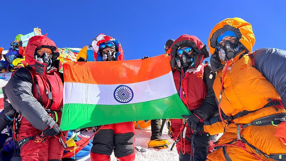 Everest Summit 2026: 8,000 मीटरवरील 'डेथ झोन'ला नमवले; कठीण हवामानाशी झुंज देत भारतीय महिलांनी फत्ते केला एव्हरेस्ट