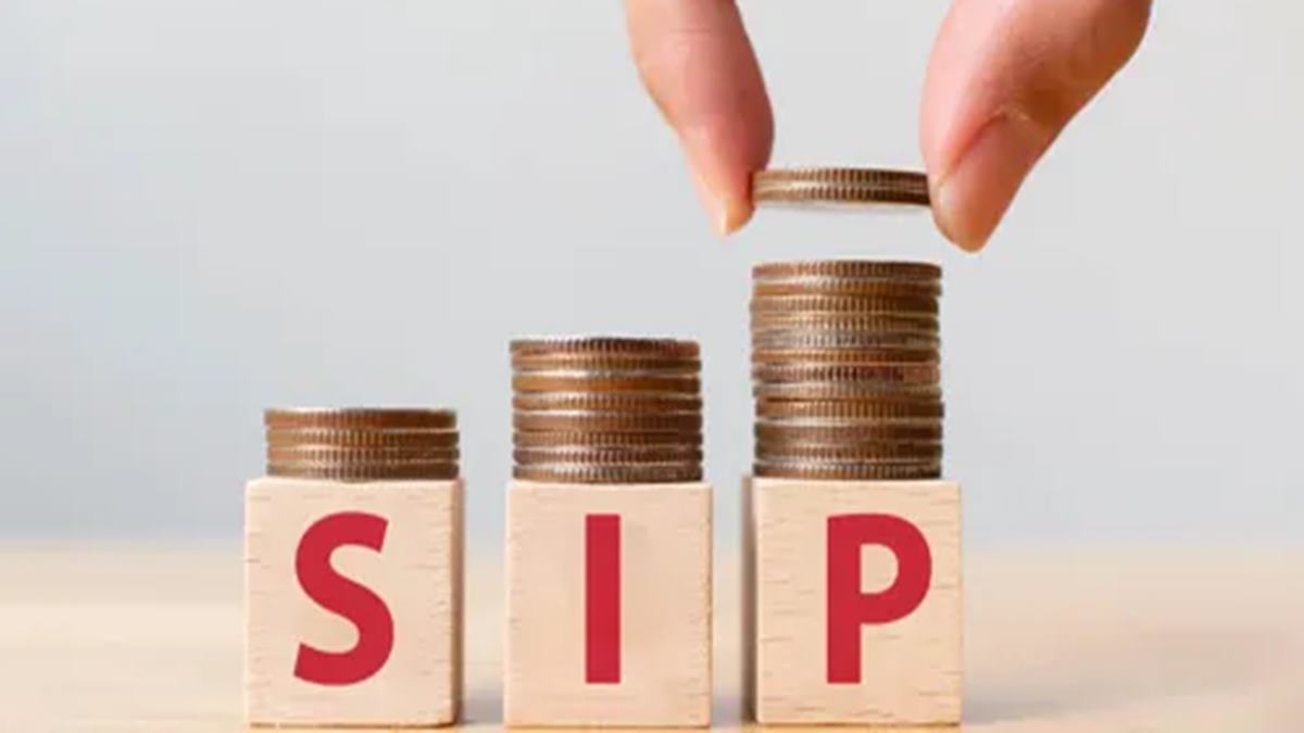 SIP Investment Tips: वयाच्या 21 व्या वर्षी सुरू करा 'हा' प्लॅन, 30 वर्षांनंतर मिळतील 15 लाख