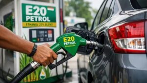 E20 Petrol : गाडीत E20 पेट्रोल भरत असाल तर सावधान! इंजिनची काळजी घेण्यासाठी करा 'हे' उपाय