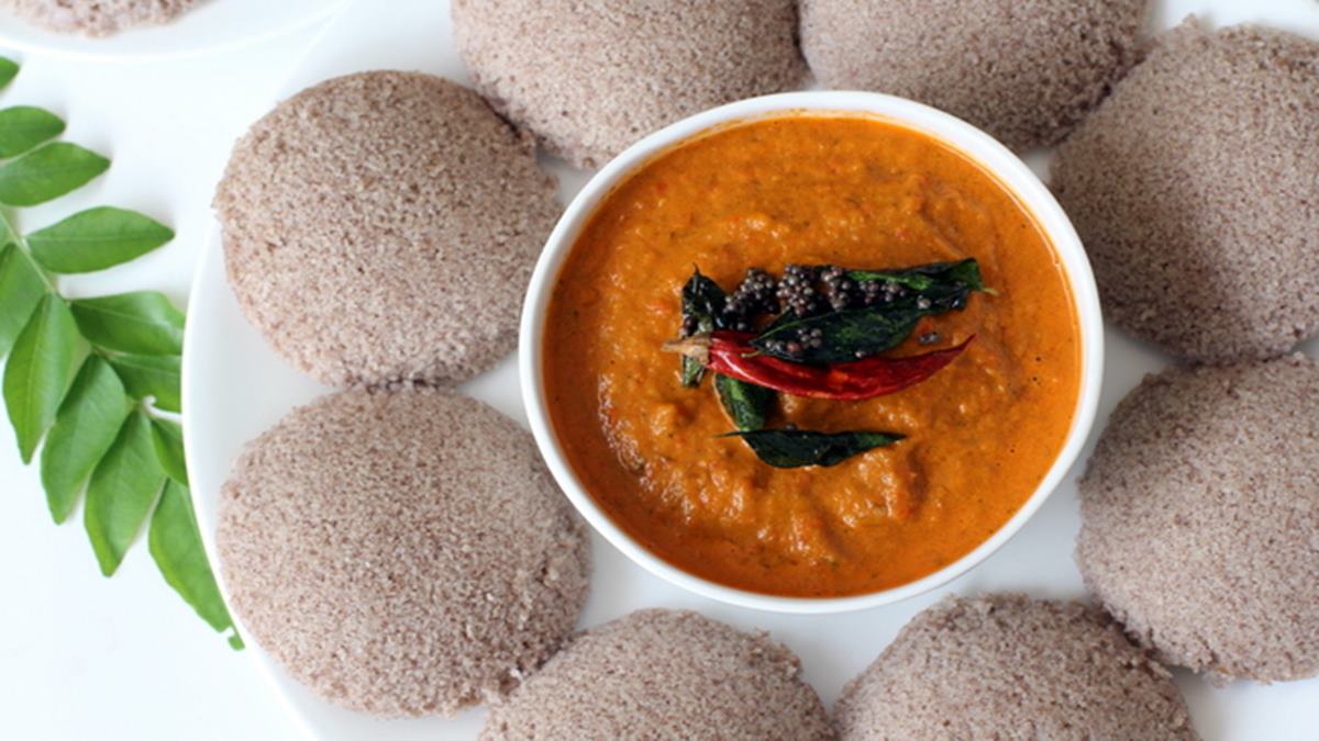 Ragi Idli Recipe: नाश्त्याला नेहमीचेच पदार्थ खाऊन कंटाळलात? नाचणीपासून बनवा मऊ आणि लुसलुशीत इडली; पाहा सोपी पद्धत