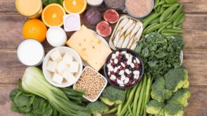 Calcium Rich Foods: महिलांनो सावधान! हाडांच्या मजबुतीसाठी रोज हवे कॅल्शियम; कमतरता दूर करण्यासाठी खा 'हे' 5 पदार्थ