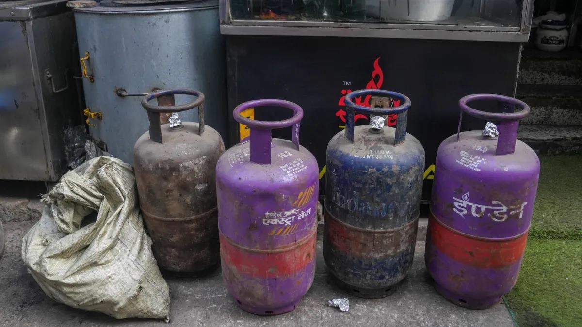 Commercial LPG Gas Rules: व्यावसायिक गॅस सिलिंडरबाबत केंद्र सरकारचा मोठा निर्णय! हॉटेल आणि उद्योगांना मोठा दिलासा