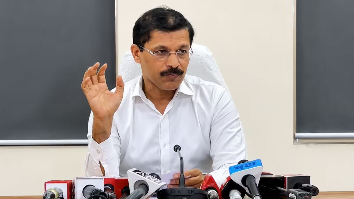 Tukaram Mundhe FDA Praise : "तुकाराम मुंढेंची बदली होणार नाही!"; विधानसभेत सर्वपक्षीय नेत्यांच्या मागणीनंतर नरहरी झिरवाळांची ग्वाही