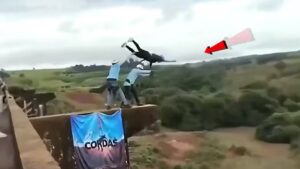 Bungee Jumping Accident: थरारक अनुभवाचा भयानक शेवट! सुरक्षा दोरी न बांधताच २१ वर्षांच्या तरुणीला १३० फूट खाली ढकलले; थरारक व्हिडिओ व्हायरल