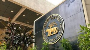 RBI Action on Banks: RBI चा देशातील 3 बँकांना मोठा दणका! नियमांचे उल्लंघन केल्यामुळे ठोकला लाखोंचा दंड; महाराष्ट्रातील 'या' बँकेचा समावेश