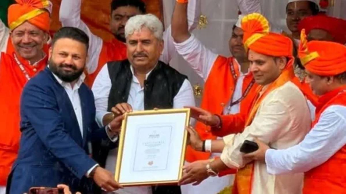 Global Dindi : 'विठू माऊली तू माऊली जगाची'! लंडनहून निघाली जगातील पहिली 'ग्लोबल दिंडी'; ११ देशांचा प्रवास करून पंढरपुरात होणार दाखल