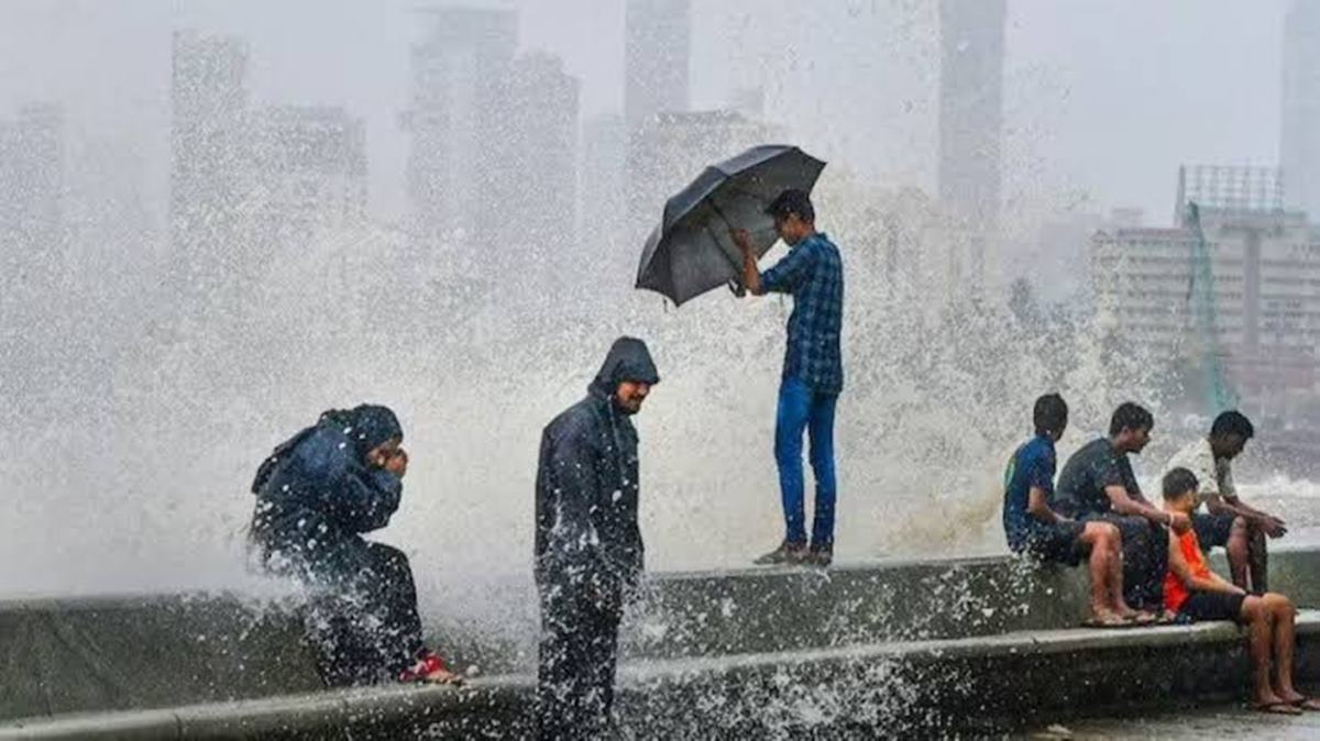 Mumbai Rain Update: मुंबईकरांची प्रतीक्षा संपणार! 'या' तारखेपासून मुसळधार पावसाचा इशारा