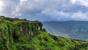 Best Places Visit Monsoon : पावसाळ्यात फिरण्यासाठी महाराष्ट्रातील 4 ठिकाणे; निसर्गाचे अद्भूत रूप पाहून हरपून जाईल भान!