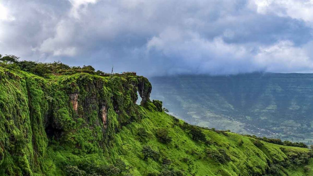 Best Places Visit Monsoon : पावसाळ्यात फिरण्यासाठी महाराष्ट्रातील 4 ठिकाणे; निसर्गाचे अद्भूत रूप पाहून हरपून जाईल भान!