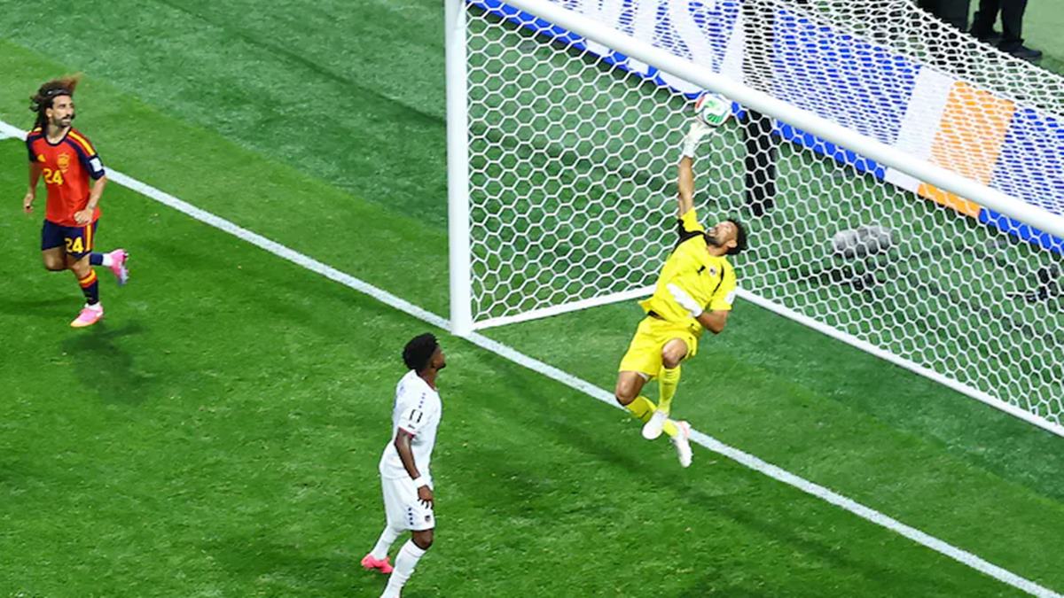 Cape Verde Goalkeeper Vozinha: स्वतःच्या देशाच्या लोकसंख्येपेक्षा तब्बल 22 पट जास्त फॉलोअर्स; एकाच सामन्याने पालटले 'या' फुटबॉलपटूचे नशीब