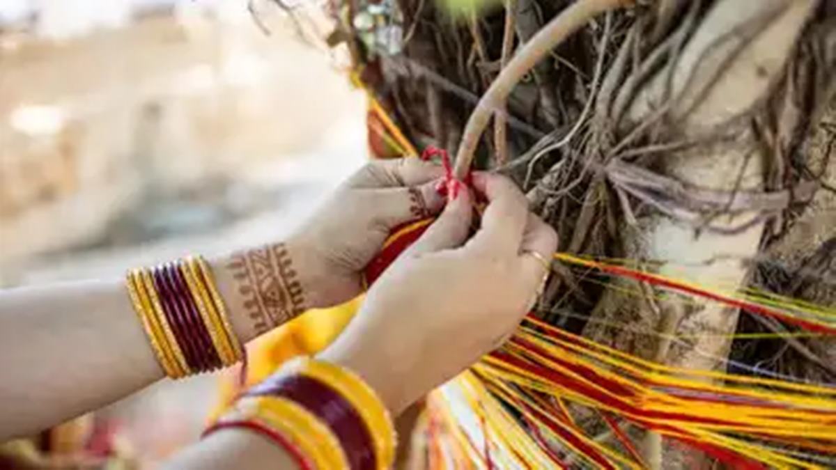 Vat Purnima Vrat 2026: वटपौर्णिमा कधी आहे? जाणून घ्या पूजेचा सर्वात शुभ मुहूर्त, विधी आणि पूजा साहित्याची संपूर्ण यादी