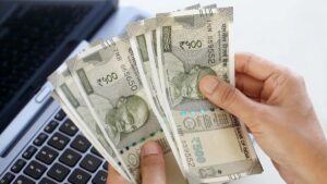 Investment Tips: बँक एफडी की सरकारी योजना? जाणून घ्या सुरक्षित गुंतवणुकीसाठी कोणता पर्याय देतोय सर्वात जास्त नफा