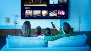 Smart TV Deals: 55 इंचाचे 5 दमदार स्मार्ट टीव्ही झाले स्वस्त; अॅमेझॉन-फ्लिपकार्टवर थेट अर्ध्या किमतीत खरेदीची संधी