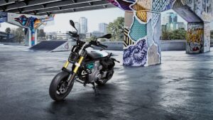 Most Expensive Electric Scooters: देशातील 'या' 4 इलेक्ट्रिक स्कूटर्सची किंमत लाखांच्या घरात; फीचर्स पाहून थक्क व्हाल