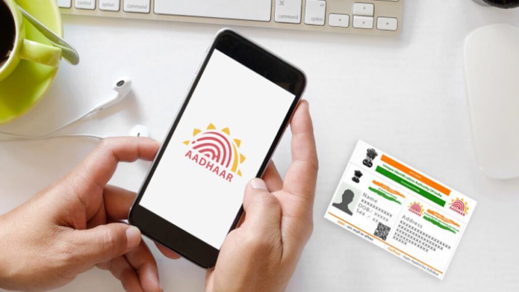 Aadhaar Card Update: आधार कार्डमधील नाव, पत्ता किंवा मोबाईल नंबर घरबसल्या बदला; पाहा ऑनलाईन अपडेट करण्याची सर्वात सोपी पद्धत
