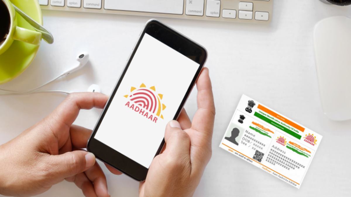 Aadhaar Card Update: आधार कार्डमधील नाव, पत्ता किंवा मोबाईल नंबर घरबसल्या बदला; पाहा ऑनलाईन अपडेट करण्याची सर्वात सोपी पद्धत