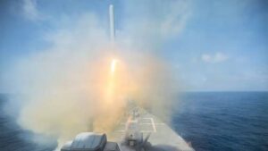 US Strikes Iran: इराणच्या 'त्या' एका चुकीमुळे अमेरिका संतापली! एकाच आठवड्यात तिसऱ्यांदा भीषण हवाई हल्ले