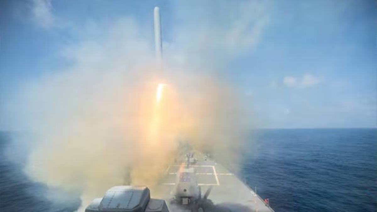 US Strikes Iran: इराणच्या 'त्या' एका चुकीमुळे अमेरिका संतापली! एकाच आठवड्यात तिसऱ्यांदा भीषण हवाई हल्ले