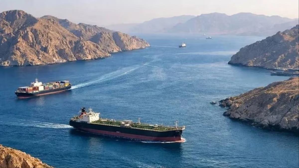 Oman Sea Ship Attack: ओमानच्या समुद्रात मालवाहू जहाजावर भीषण हल्ला; १० भारतीय खलाशांना वाचवले, १ बेपत्ता; भारताकडून इराणच्या कृत्याचा तीव्र निषेध