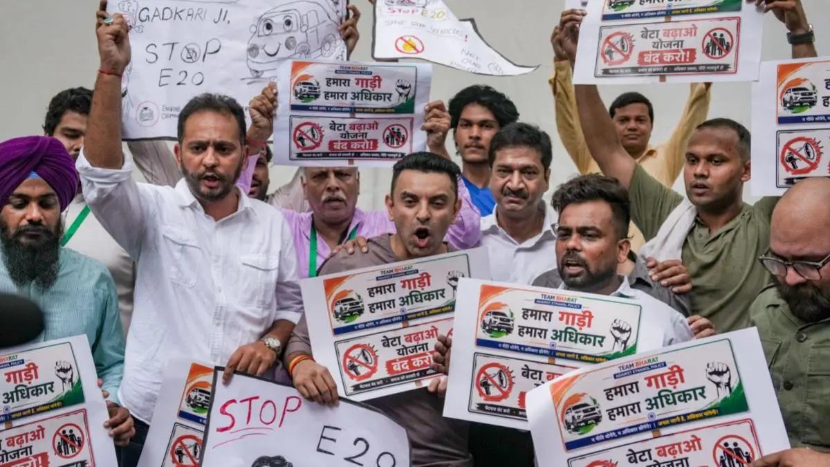E20 Petrol Protest: देशात पहिल्यांदाच 'E२०' पेट्रोलविरोधात रस्त्यावर उतरले वाहनधारक! जंतरमंतरवर तीव्र आंदोलन; गाडीचे इंजिन खराब होत असल्याचा आरोप