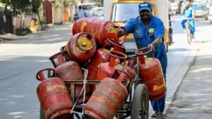 Commercial LPG Price Cut: हॉटेल आणि रेस्टॉरंट्सना मोठा दिलासा; व्यावसायिक गॅस सिलेंडर झाला स्वस्त, पाहा नवीन दर